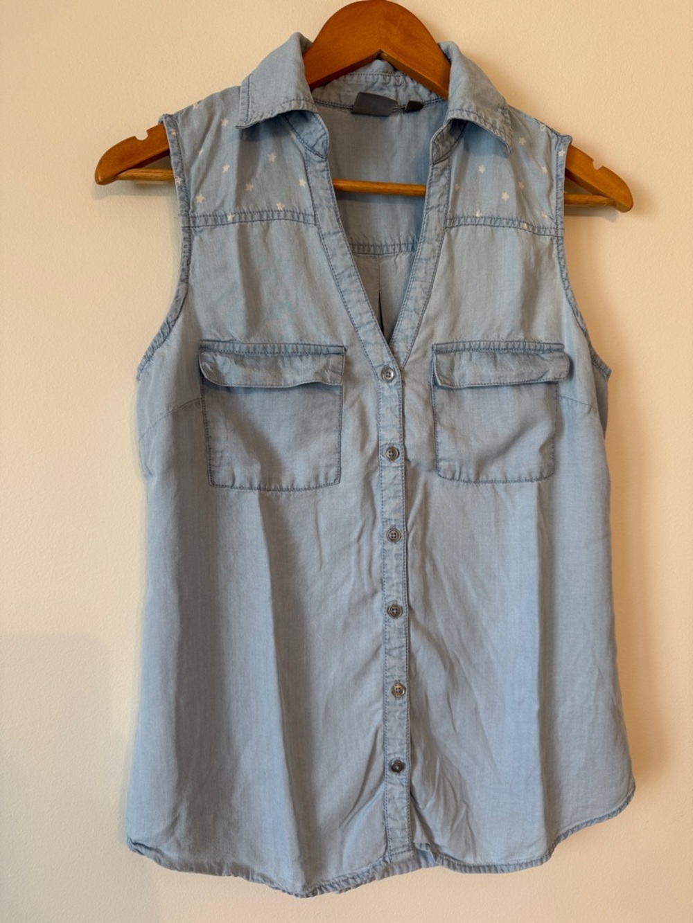 NEW YORK & CO soho Light Blue Sleeveless Button-Down Shirt White Stars - Picture 3 of 7